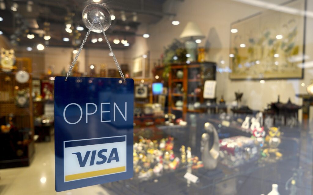 Visa CEO: Stablecoins and CBDCs Will Play an Important Role in Payments